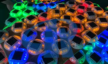 solar studs